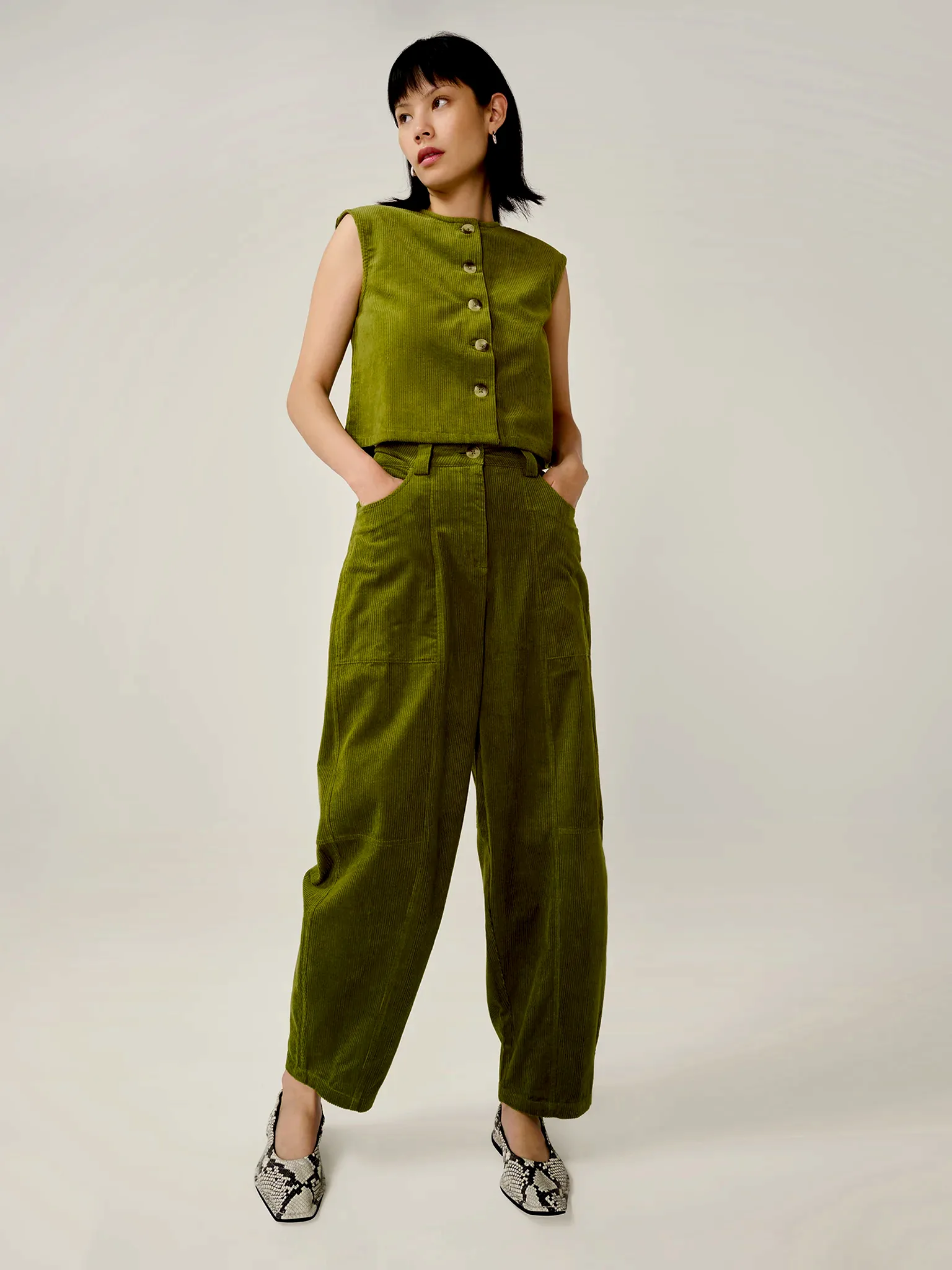 Kai Cord Trouser in Moss Green
