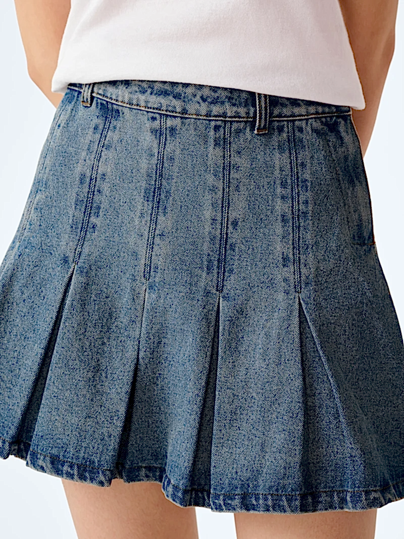 Echo Skirt in Light Wash